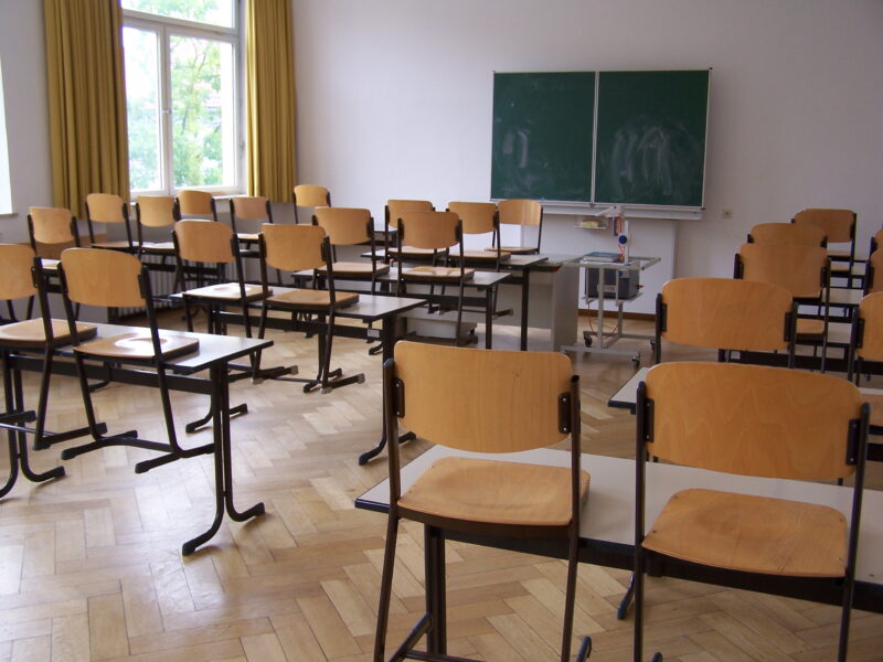 Migranten: Gut in den Arbeitsmarkt integriert, Probleme bei der Bildung