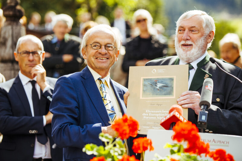 Forum Alpbach: Früherer WIFO-Chef Karl Aiginger erhält Ehrennadel
