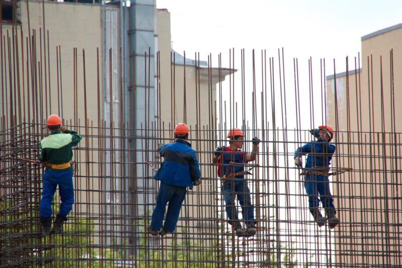 Arbeitsmigration nach Österreich verdrängt kurzfristig Inländer, schafft langfristig aber mehr Jobs