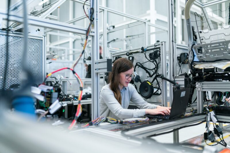 Wie viel investieren österreichische Unternehmen in Wissenskapital?