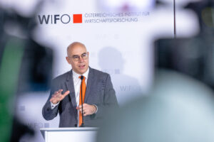 Weak Growth with High Uncertainty