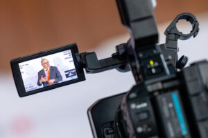 Aviso: Redistribution by the Austrian State