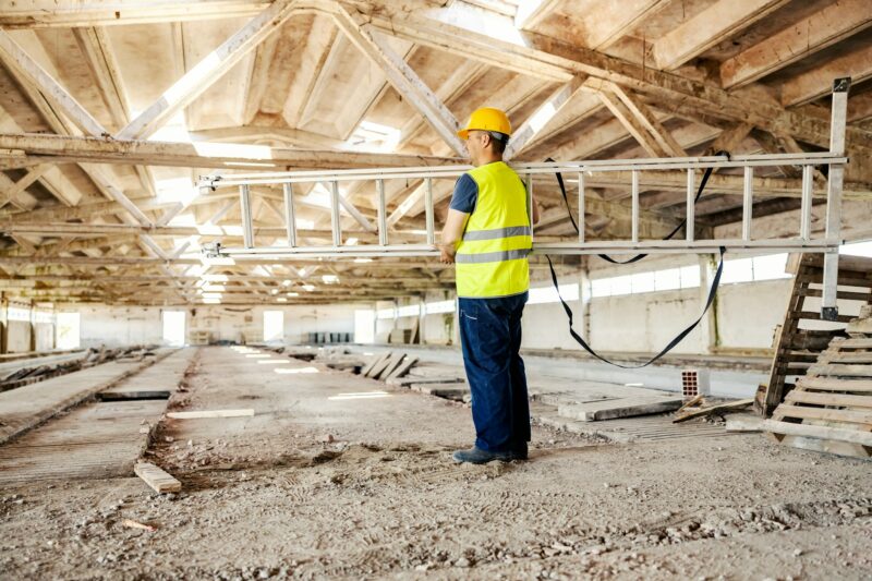 Aufhellung der Industriekonjunktur bei anhaltend hoher Unsicherheit