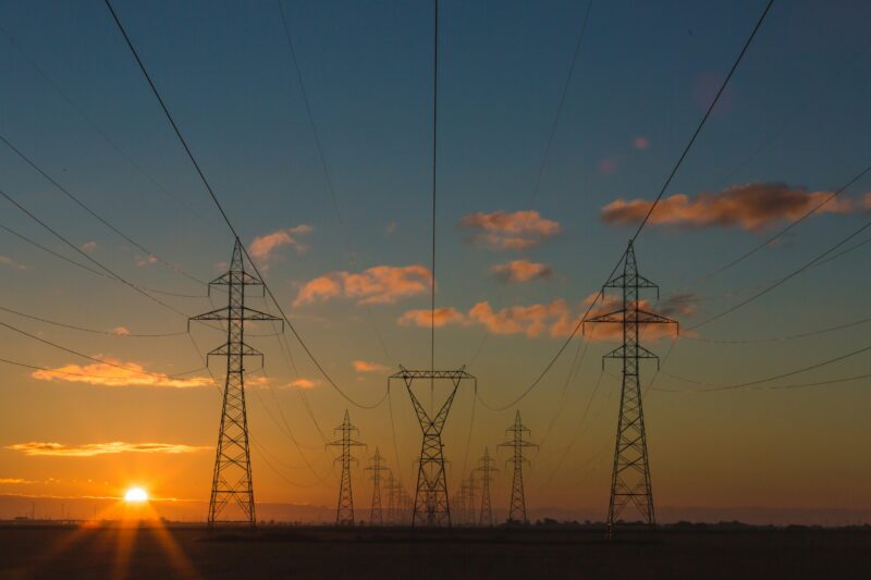 Energienachfrage, Substitution zwischen Brennstoffen und Dekarbonisierung in einem technologiekonformen Modell